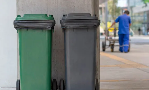 Lixeiras de resíduos não perigosos em via pública